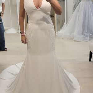 Pronovias Gold Logo on White Bridal Label